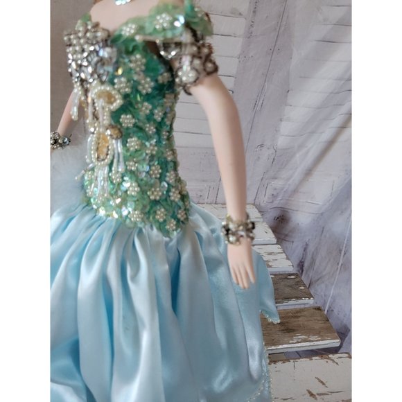 Rustie redhead porcelain doll 15-in evening dress - Picture 5 of 11